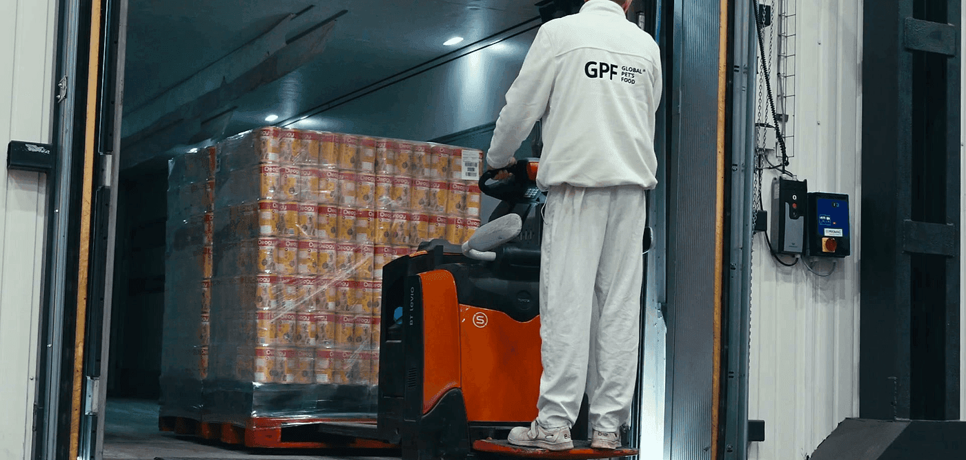 Professional team at Global Pet's Food manufacturing facility